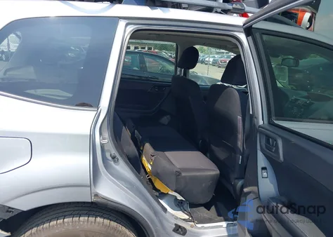 2015 Subaru Forester 2.5I Premium z USA, uszkodzony, nr VIN JF2SJAFC2FH478316